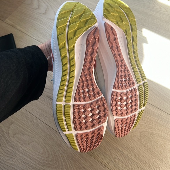 Nike Infinity Zoom, running shoes size 9 worn once - Picture 3 of 4